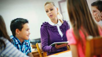 Introducing Science Concepts to Primary Students Through Read Alouds: Interactions and Multiple Texts Make the Difference